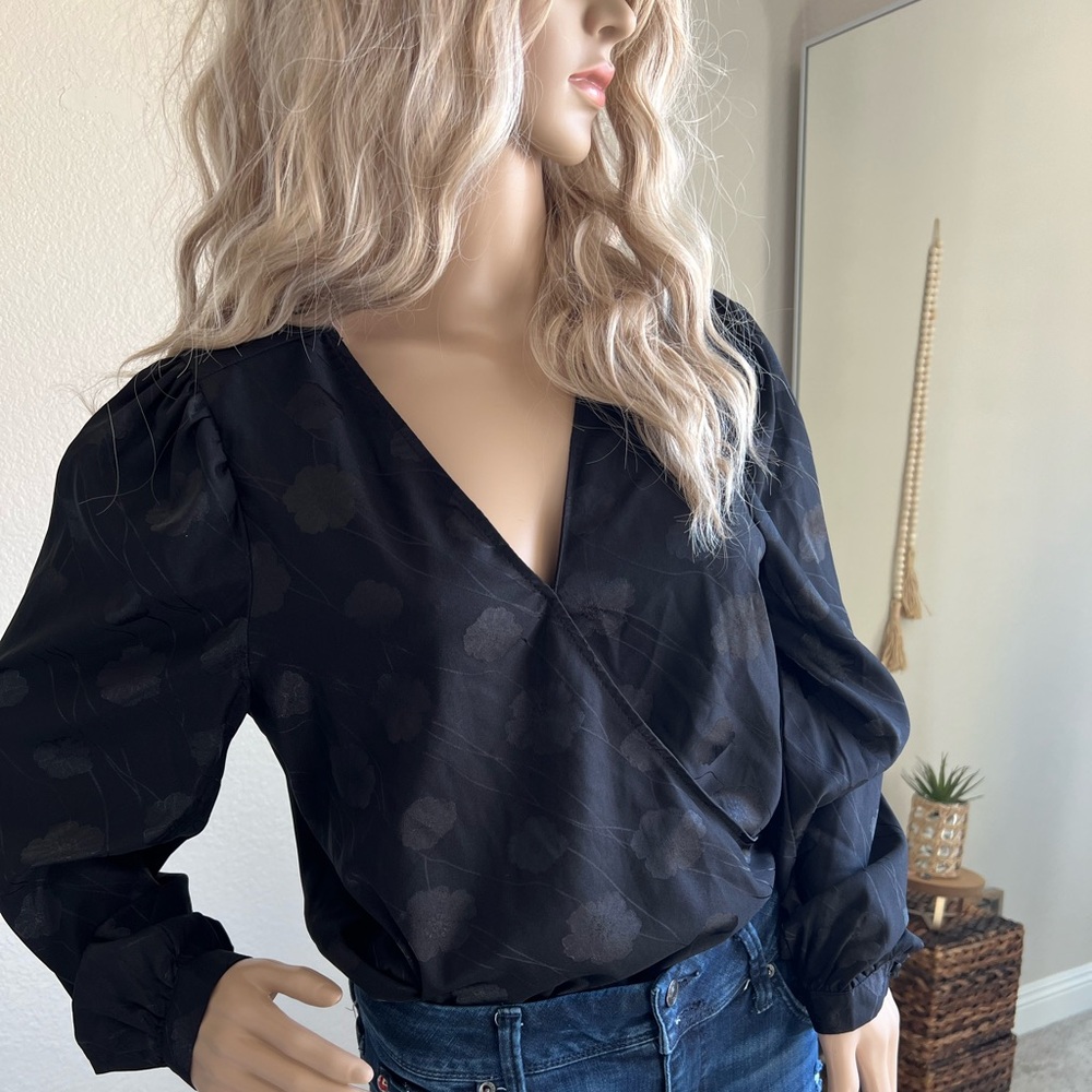 Women’s Black Long Sleeve Blouse Size Medium